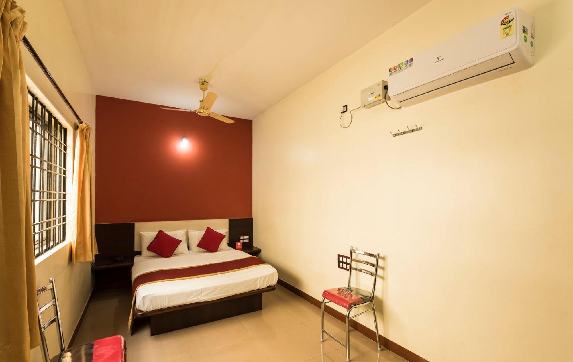 Hotel OYO 9918 Sri Venkatesha Residency Chikmagalūr Exterior foto