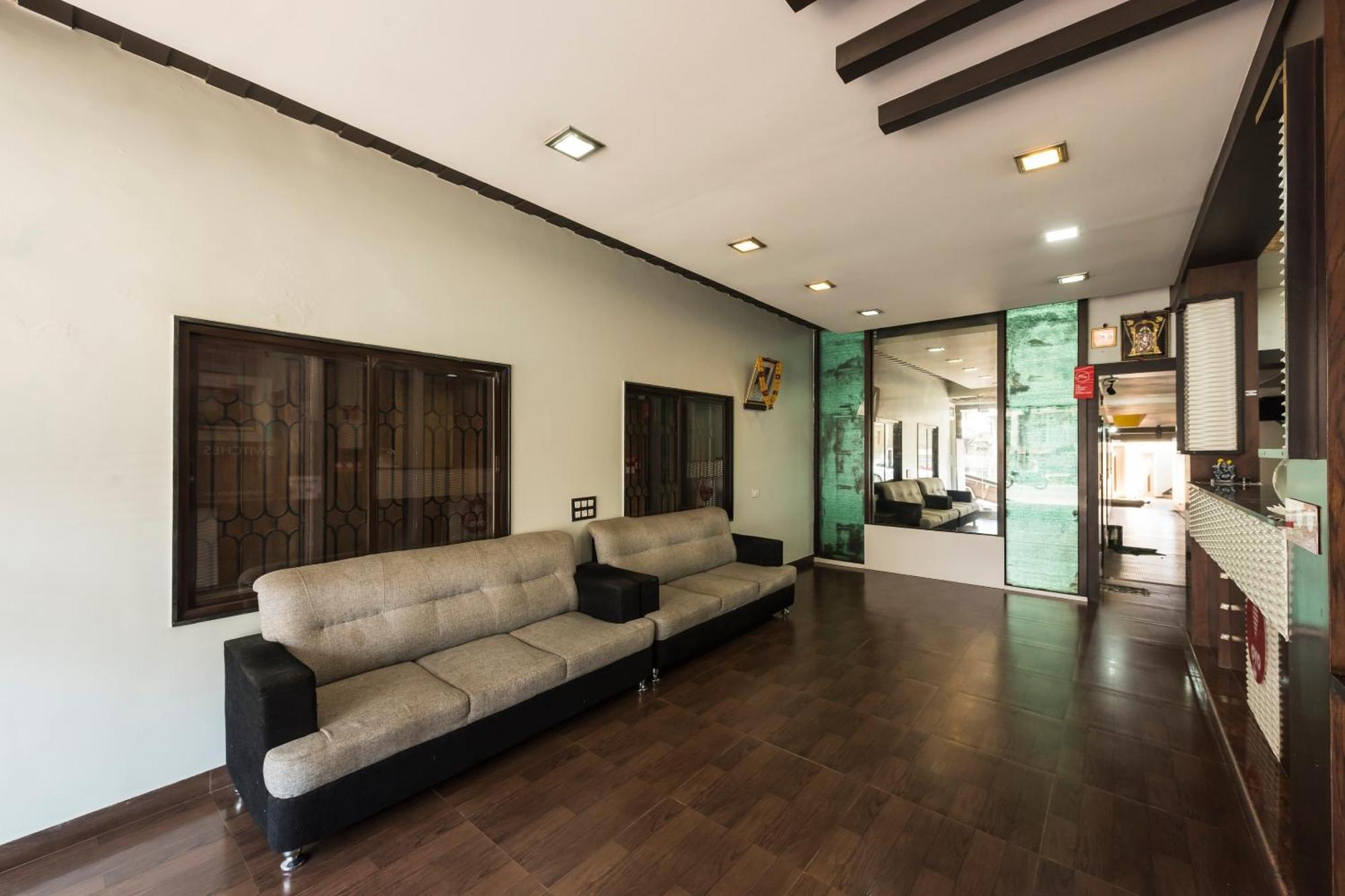 Hotel OYO 9918 Sri Venkatesha Residency Chikmagalūr Exterior foto