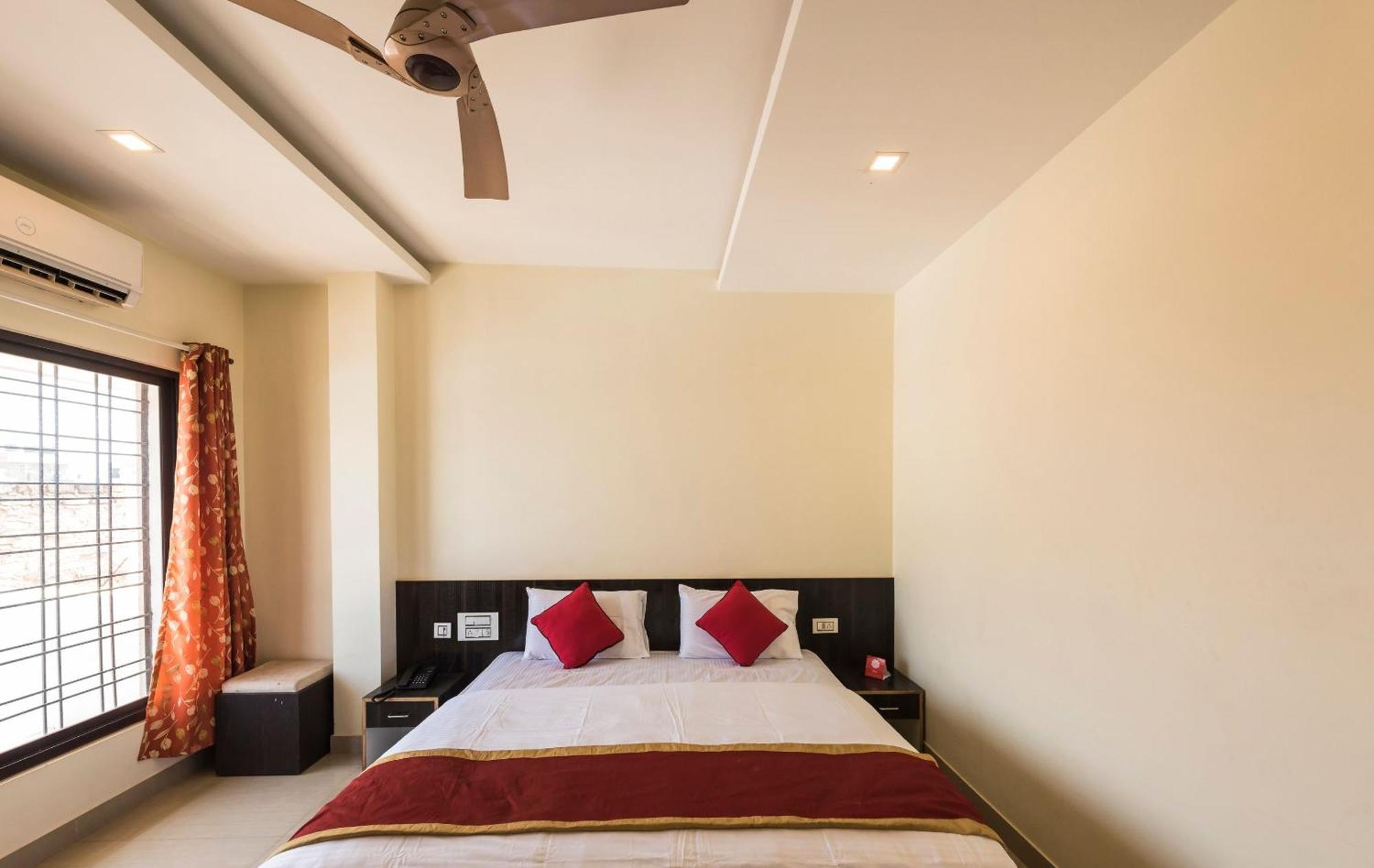 Hotel OYO 9918 Sri Venkatesha Residency Chikmagalūr Exterior foto