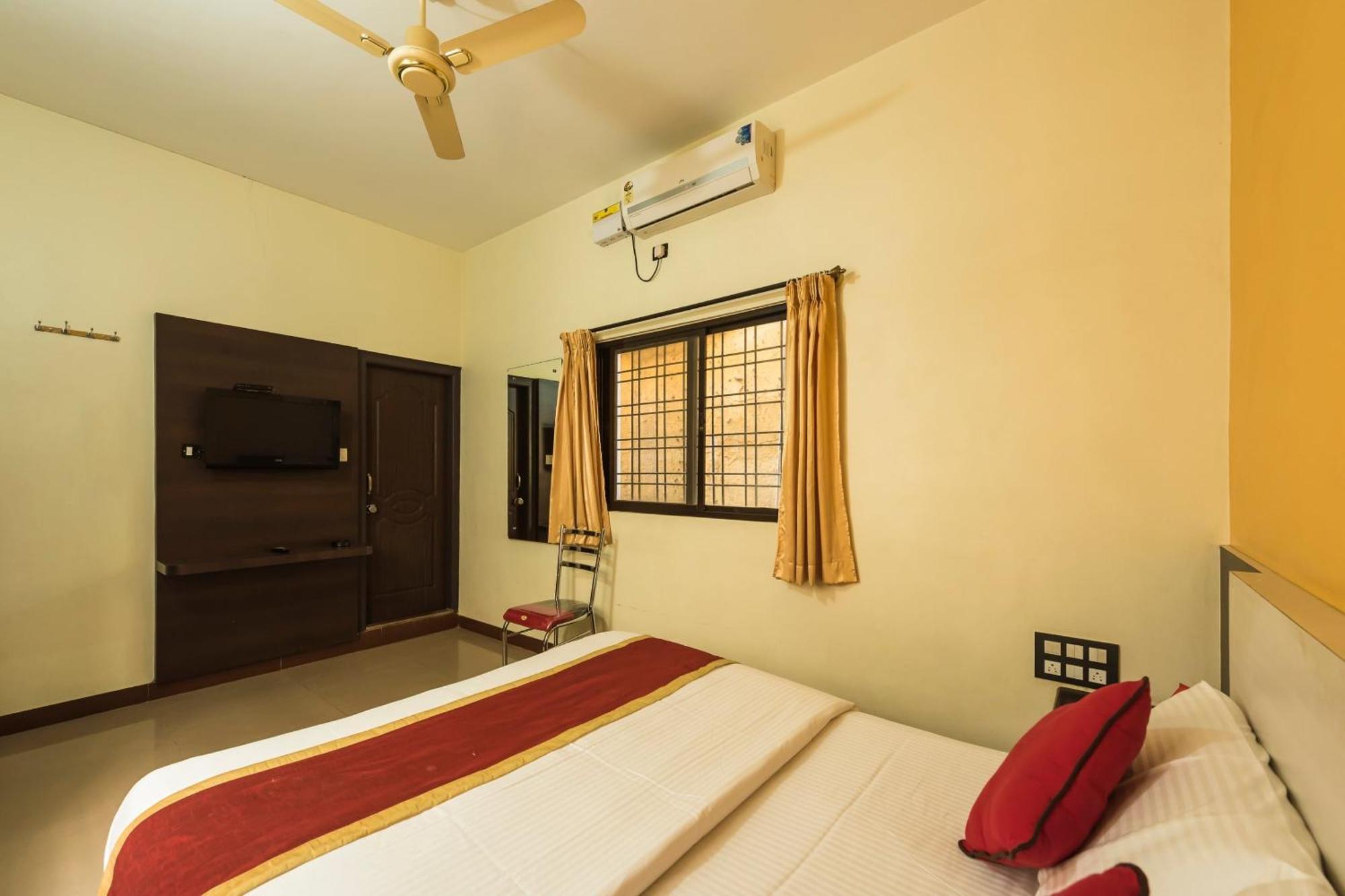 Hotel OYO 9918 Sri Venkatesha Residency Chikmagalūr Exterior foto